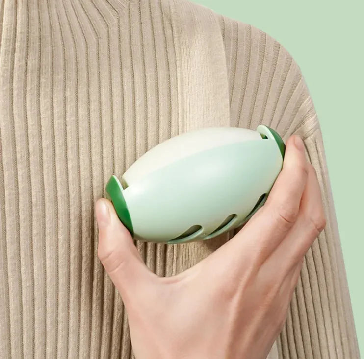 Using Pocket Roller to remove lint and pet hair from sweater fabric